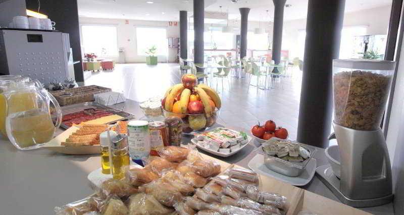 B&B Hotel Figueres Figueres  Restaurant photo